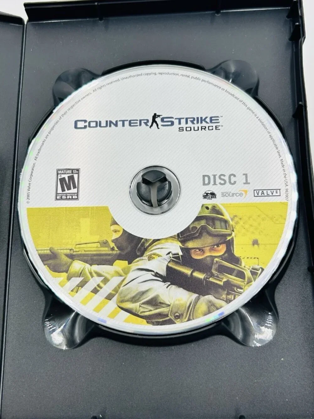 Counter-Strike: Source - 4 Disc (PC, 2005)